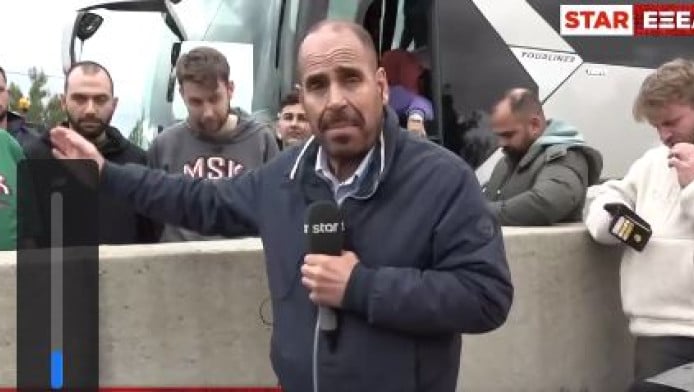 Ομάδα μπάσκετ της Τουρκίας δεν μπορεί να περάσει το μπλόκο αγροτών (Vid)