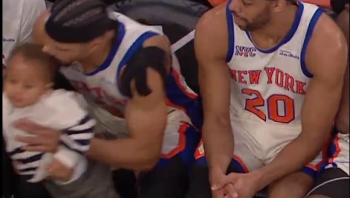 Παίκτης είχε το παιδί του στον πάγκο και το... πέταξε για να μπει αλλαγή! 