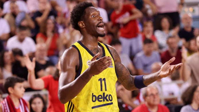 Χέιζ-Ντέιβις και Γιαμπουσέλε για Ελλάδα - Μεταγραφή ρεκόρ με συμβόλαιο Ναν