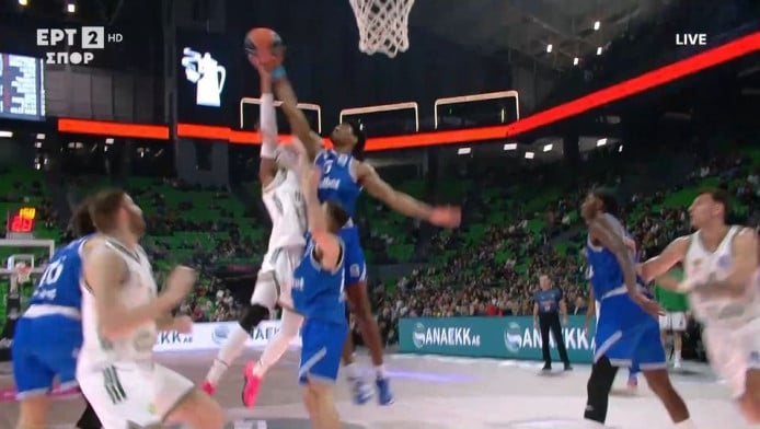 Πρώτα έβαλε γκολ-φάουλ, μετά "έφαγε" τρομερή τάπα ο Χολμς (ΒΙΝΤΕΟ)