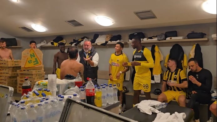 Χαμός στα αποδυτήρια της ΑΕΚ! Μοίρασε 200.000 € μπόνους ο Ηλιόπουλος (Vid)