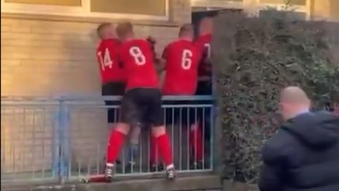 Αυτό συμβαίνει όταν παίζεις στο πρωτάθλημα του χωριού (BINTEO)