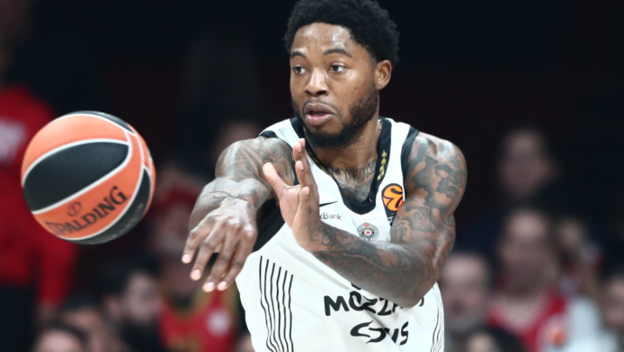 Αμφιβολίες Μονέκε για Τζόουνς & Ολυμπιακό - Ατάκα για Βεζένκοφ, Πίτερς