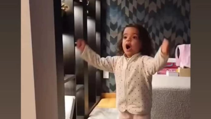 Η κόρη του Τσικίνιο τραγουδά "φαρσί" τον ύμνο του Ολυμπιακού! (ΒΙΝΤΕΟ)