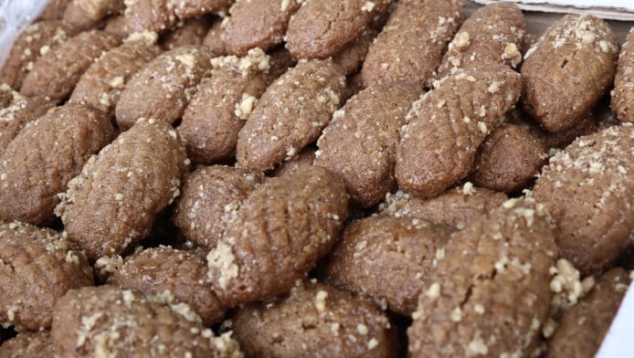 Το καλύτερο μελομακάρονο της Αθήνας είναι μικρό, με μέλι και καρύδι πεκάν