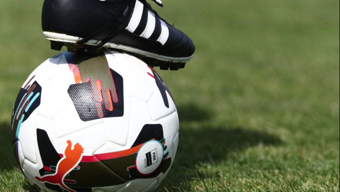 Χάος! Οπαδοί έβαλαν φωτιά το γήπεδο γιατί η ομάδα τους υποβιβάστηκε