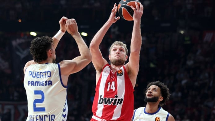 Κατάρρευση Ολυμπιακού στο τέλος – Γλίτωσε την 100άρα από τη Βαλένθια (Vid)