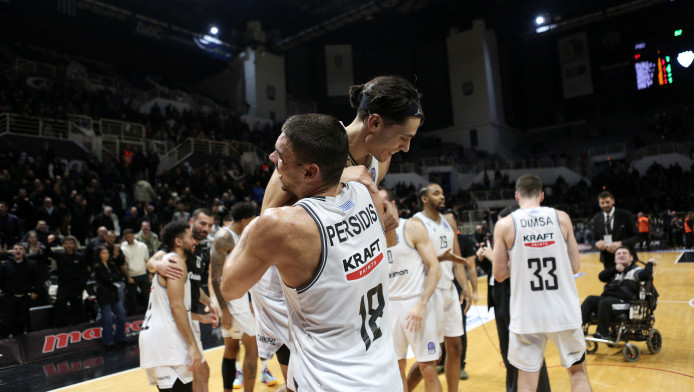 Ένταση στο Παλατάκι: Άνοιξε διάλογο με ΠΑΟΚτσήδες παίκτης του Κολοσσού! 