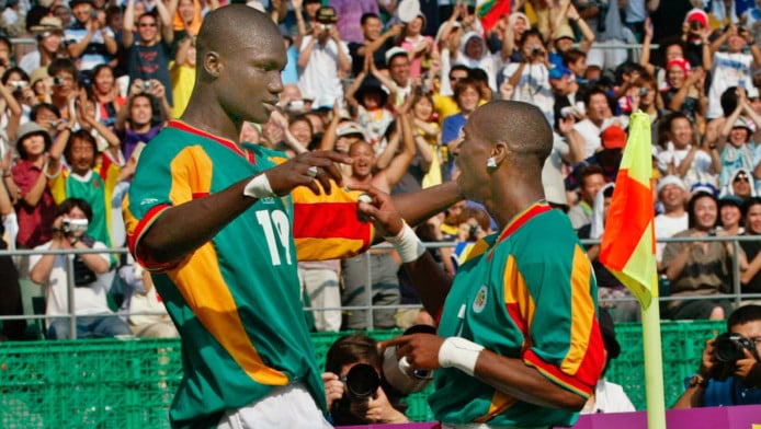 Ο πανηγυρισμός του Ντιόπ που άφησε εποχή, οι μασκότ και οι φανέλες