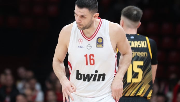 Πάλευε για την ΑΕΚ ο Σίλβα, αλλά ο Ολυμπιακός την "καθάρισε" εύκολα (Vid)