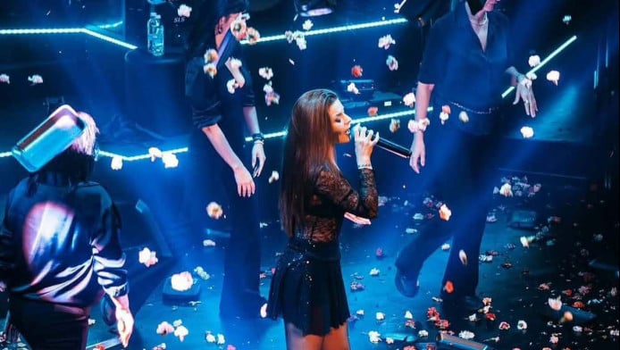 Όλα τα… λεφτά λουλούδια για τη Ρούλα Παπαθανασίου! 