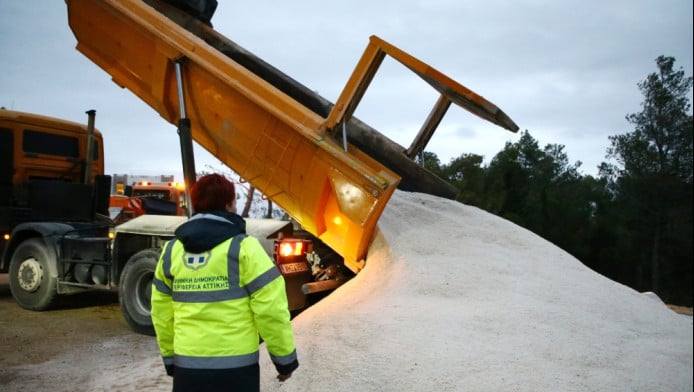 "Άσπρισε" η Πάρνηθα: Διακοπή κυκλοφορίας κοντά στο καζίνο 
