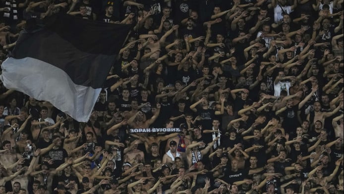 Οι οργανωμένοι της Παρτιζάν θέλουν να διώξουν τον πρόεδρο λόγω... Ζοτς!