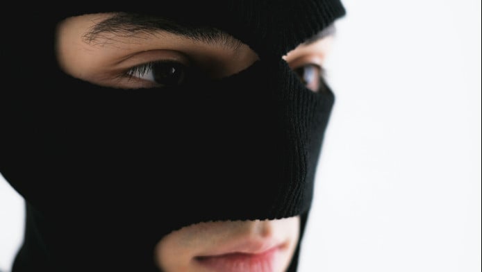 Ούτε σε ταινία: Ληστές άρπαξαν κοσμήματα δύο εκατομμυρίων σε τούνελ! (Vid)