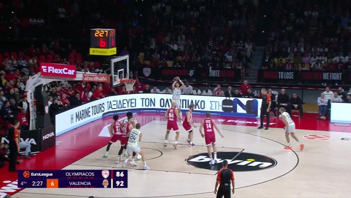 Προκλητική χειρονομία Πουέρτο προς την εξέδρα του Ολυμπιακού - Δείτε ΒΙΝΤΕΟ