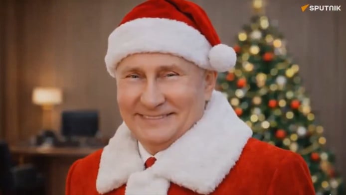 Απίθανο βίντεο! Ο Πούτιν Άη Βασίλης μοιράζει δώρα - Χειροπέδες για Ζελένσκι