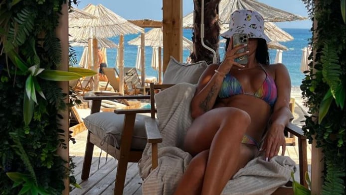 Ερυθρόλευκη αθλήτρια βάζει... φωτιά - Φωτό με τακούνια και κορμάκι