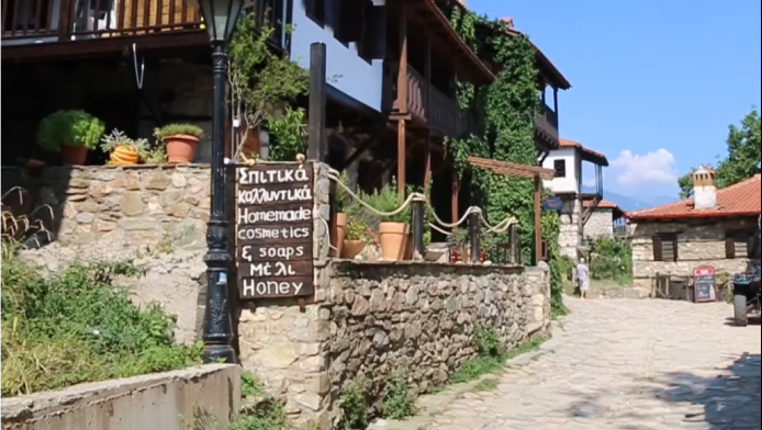 Σε αυτό το πανέμορφο ελληνικό χωριό απαγορεύονται τα αυτοκίνητα (ΦΩΤΟ)