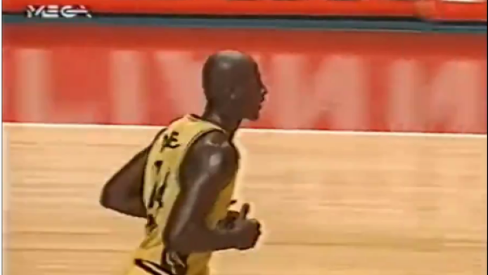 «Θηρίο», αλλά… ατσούμπαλος: Τόλμησε να καρφώσει μπροστά στον Βράνκοβιτς