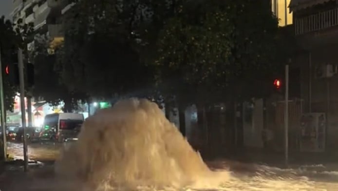 Κακοκαιρία «Byron»: Γιατί τα φρεάτια μετατρέπονται σε «σιντριβάνια»