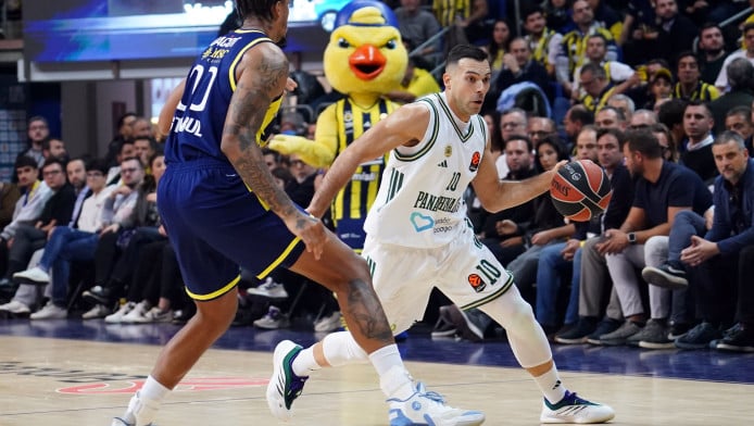 Αποχώρησε με θέμα στο γόνατο ο Σλούκας - Η αποκάλυψη Σερέλη (ΒΙΝΤΕΟ)