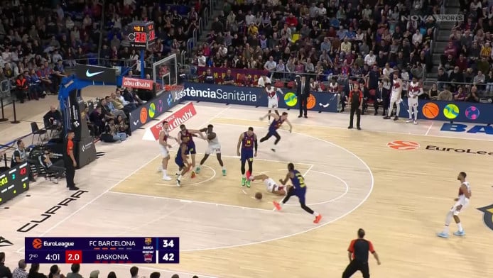 Έφαγε τάπα και έκανε ποδοσφαιρικό τάκλιν ο Σπανιόλο (ΒΙΝΤΕΟ)