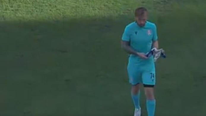 Έπος: Τερματοφύλακας δέχθηκε δύο γκολ και αποχώρησε μόνος του (ΒΙΝΤΕΟ)