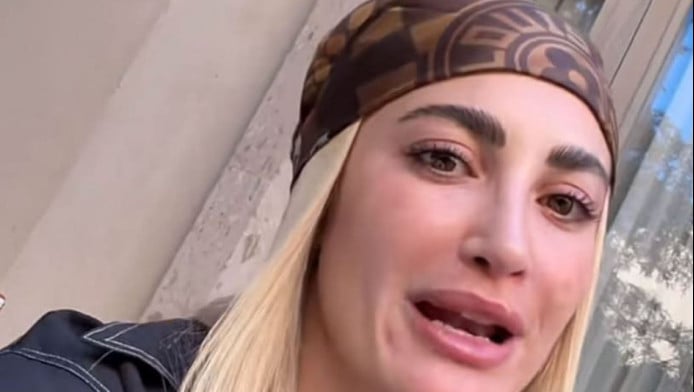 Η Τούνη ξεφτιλίζει δημόσια τον πρώην της. “Όλα είναι ψέματα”