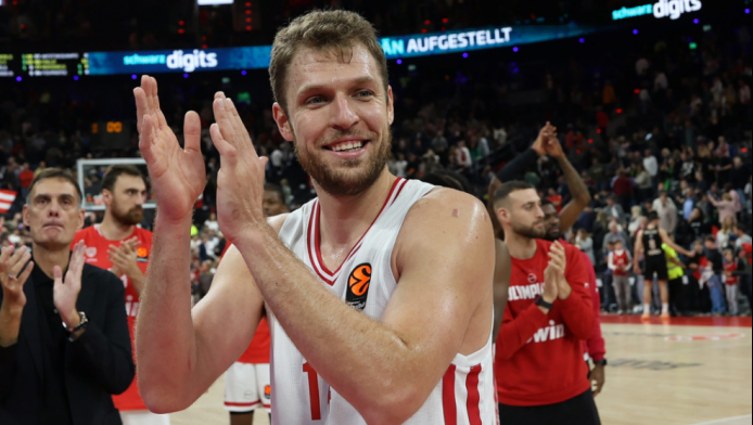 Αποθέωσε Βεζένκοφ ο Πασκουάλ: "Από τους καλύτερους παίκτες της Euroleague"