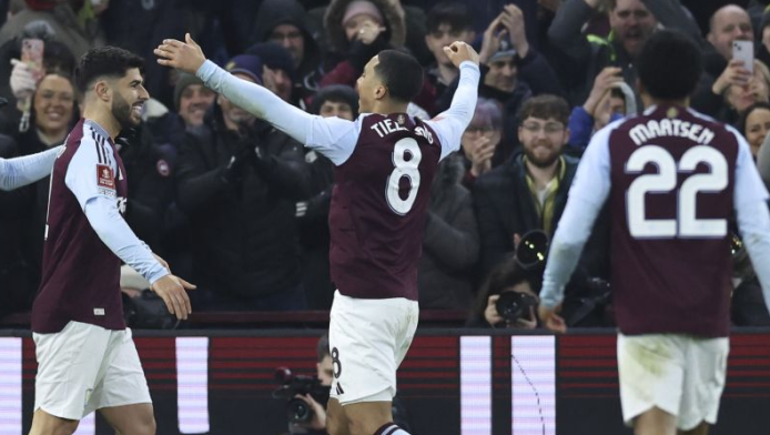 Αστον Βίλα και Λιόν για απευθείας πρόκριση - Μεγάλα διπλά Ρόμα, Μπολόνια