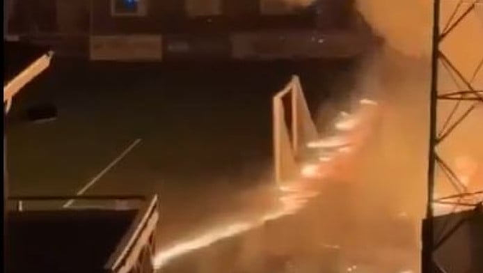 Ομάδα υποβιβάστηκε και οι οπαδοί έκαψαν το γήπεδο! (BINTEO)