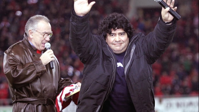 "Μαραντόνα είσαι τρέλα με την κόκκινη φανέλα"