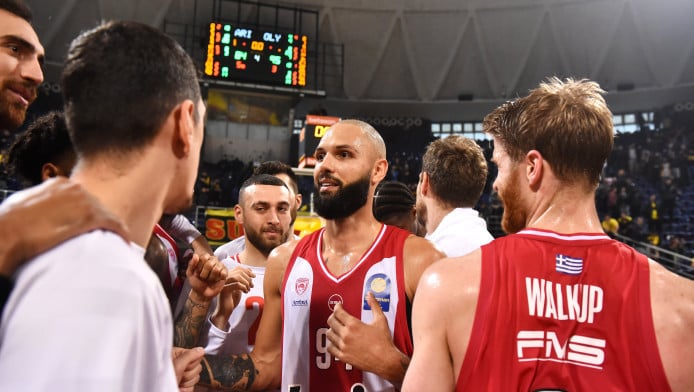 Ο μαγικός Γουόκαπ και οι τρομεροί Βεζένκοφ-Χολ στη νίκη του Ολυμπιακού (HL)