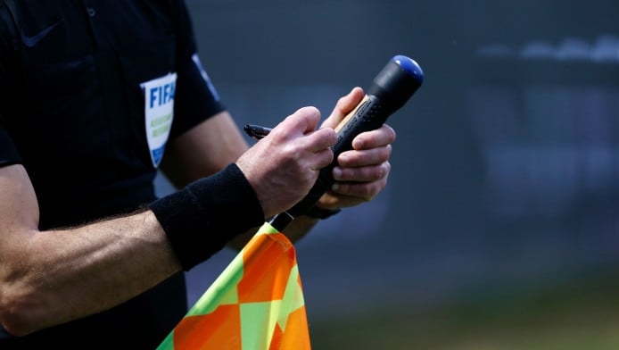 Ελληνίδα γυναίκα διαιτητής κατέληξε στο νοσοκομείο μετά από επίθεση οπαδού!