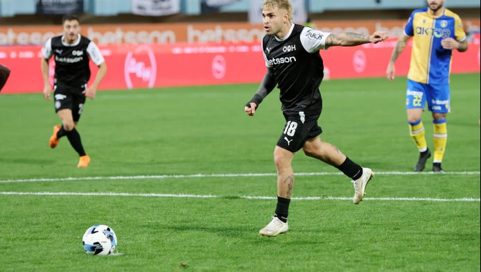 Η «παράσταση» του απίθανου Τιάγκο Νοuς! (vid)