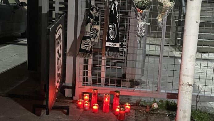 Θρήνος στην Τούμπα: Κασκόλ και φαναράκια για τους αδικοχαμένους οπαδούς(VD)