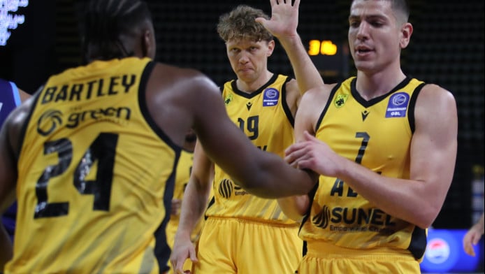 Γκρέι και Μπάρτλεϊ "εκτέλεσαν" τη Μύκονο για χάρη της ΑΕΚ (ΒΙΝΤΕΟ)