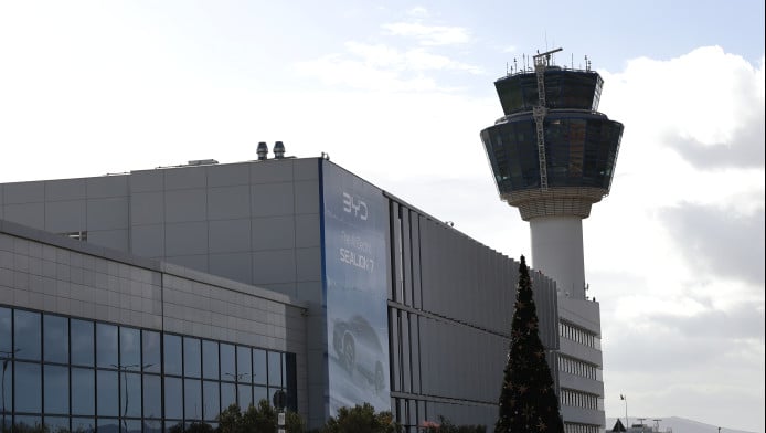 Χάος στα ελληνικά αεροδρόμια - "Παγώνουν" όλες οι πτήσεις λόγω βλάβης