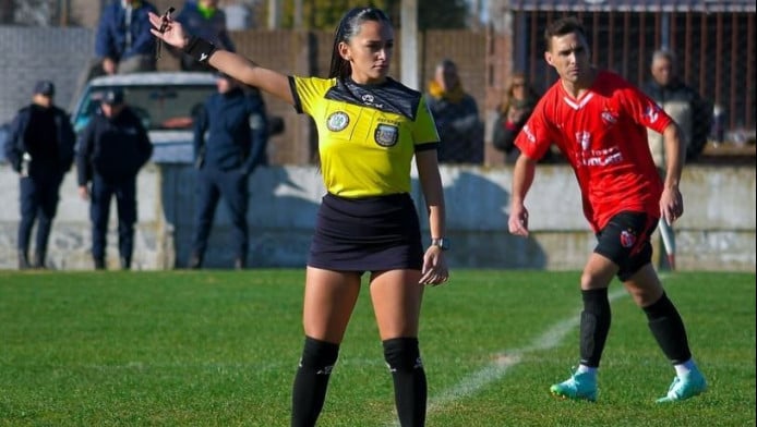 Αυτή είναι η «ομορφότερη διαιτητής» στον κόσμο (ΦΩΤΟ)