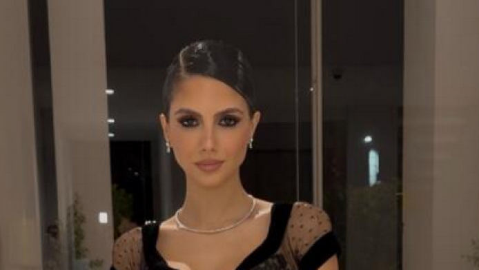 Αλεξάνδρα Νίκα: Η εκθαμβωτική εμφάνιση σε γάμο με μαύρο φόρεμα (ΒΙΝΤΕΟ)