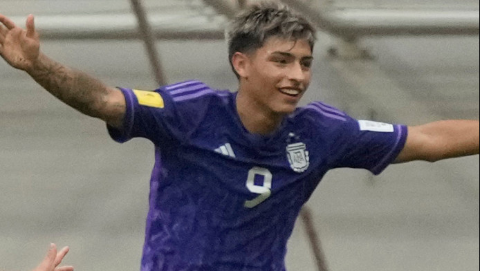 Απαντά σε… Αντίνο ο Ολυμπιακός - "Φορ περιοχής, κορυφαίο ταλέντο της Ρίβερ"