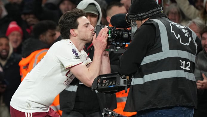 Έμαθε να κερδίζει υποφέροντας! "Φιλάκια" από τον Ντέκλαν Ράις (ΒΙΝΤΕΟ)