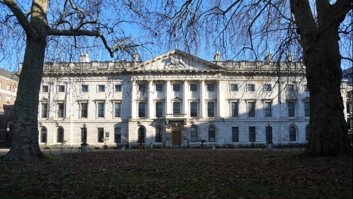 «Η "σούπερ-πρεσβεία" της Κίνας μπορεί να κατασκοπεύει όλη την Ευρώπη»