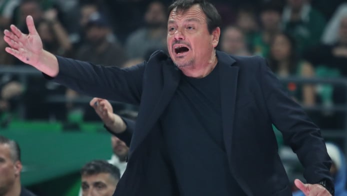 Άγριο κράξιμο Αταμάν σε διαιτητές: "Έτοιμοι για τελικό" - Αποθέωσε Βεζένκοφ