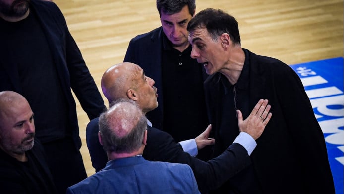 Εκνευρισμένος Μπαρτζώκας: "Αλλοπρόσαλλος ο τρόπος που σφύριξαν το ματς"  