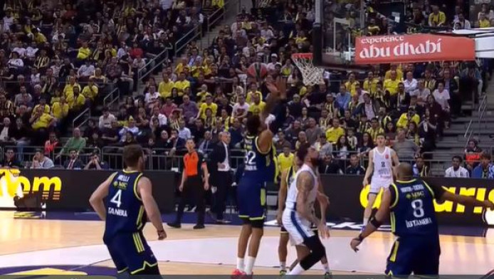 Δεν ήξερε από που του ήρθε - Τάπα από πίσω του Μπιρτς στον Πουαριέ (ΒΙΝΤΕΟ)