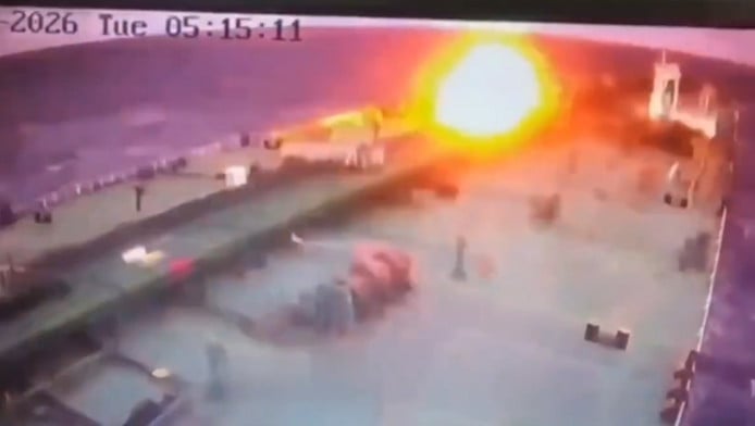 Βίντεο που κόβει την ανάσα από το χτύπημα drone σε ελληνικό τάνκερ