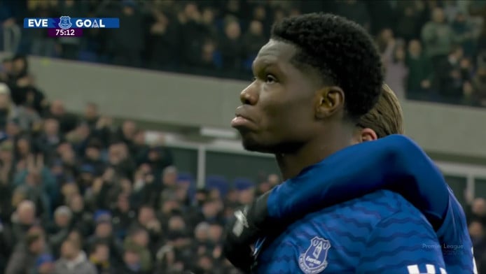 Η Έβερτον "ξενέρωσε" τη Λιντς με γκολάρα (Highlights)