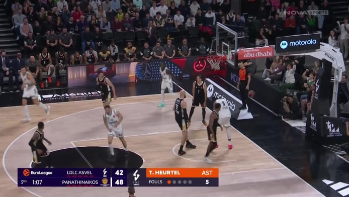 No look ασίστ του Γκραντ και εκκωφαντικό κάρφωμα του Χολμς (ΒΙΝΤΕΟ)