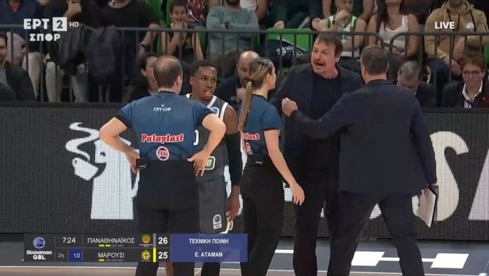 Έξαλλος ο Αταμάν, μπούκαρε στο γήπεδο - Όρμησε στους διαιτητές (ΒΙΝΤΕΟ)